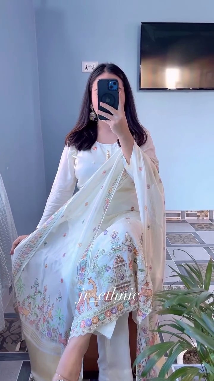 ✨ Ivory Pastel Paradise Suit Set – Hand-Embroidered Royal Elegance Edition ✨ A dreamy ethnic outfit crafted for women who adore soft colours, delicate detailing, and timeless grace. 🤍🌿✨