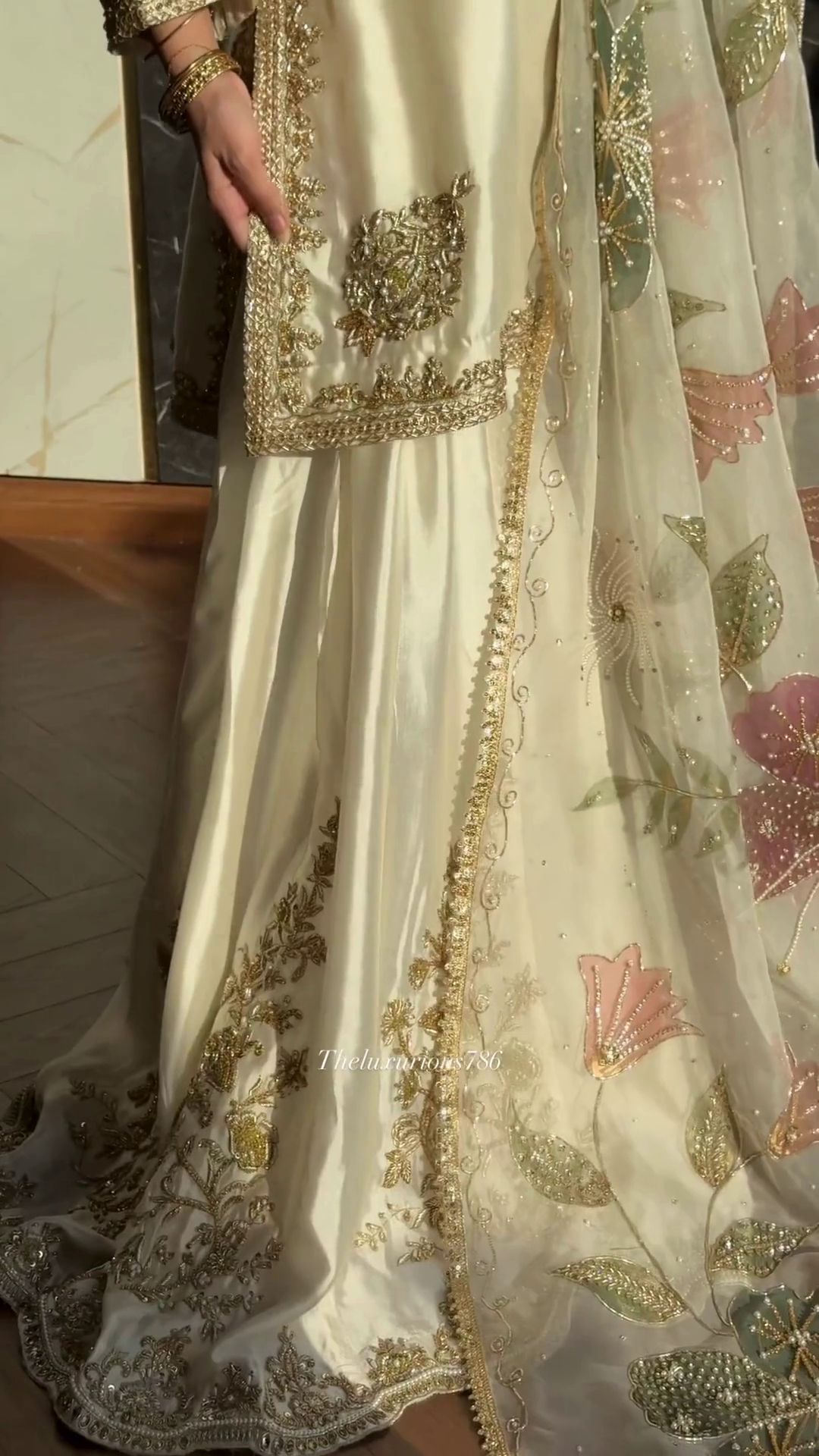 ✨🌿 “Royal Bloom Hand-Embroidered Organza Suit – A Masterpiece of Luxury & Grace” 🌿✨