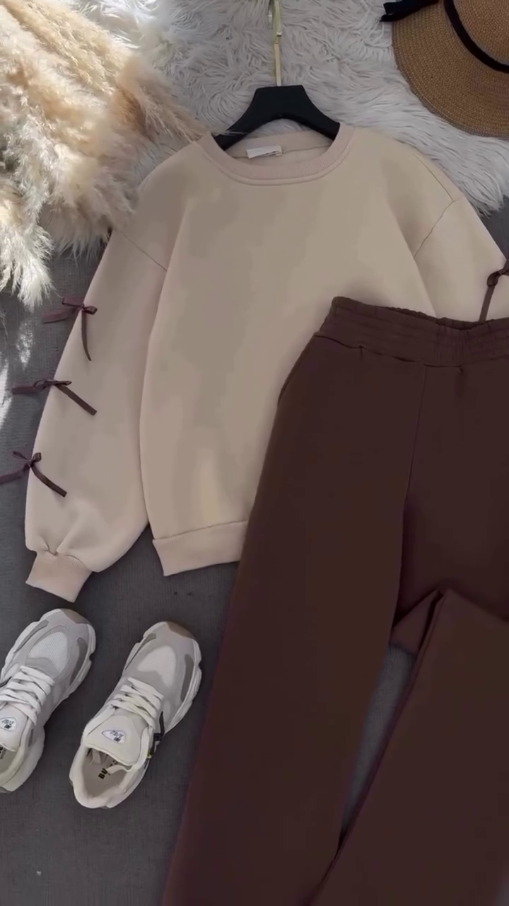 ✨ Cozy Ribbon-Sleeve Sweatshirt & Comfort-Fit Trouser Set – Elegant, Soft & Perfect for Everyday Style! ✨