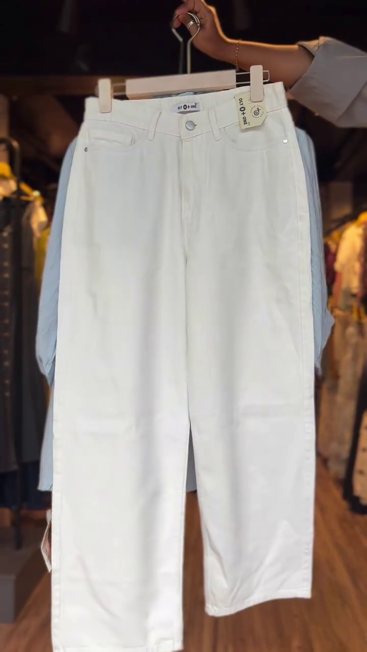 ✨ Elegant Pearl-Collar Butterfly Top & Classic White Trouser Set – Soft, Stylish & Perfect for Every Season! ✨