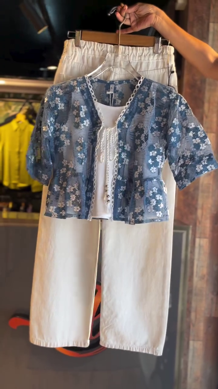 💙✨ Dreamy Floral Lace Layered Co-ord Set – Soft, Stylish & Effortlessly Chic ✨💙  An elegant blend of lace beauty and modern comfort! 🌸