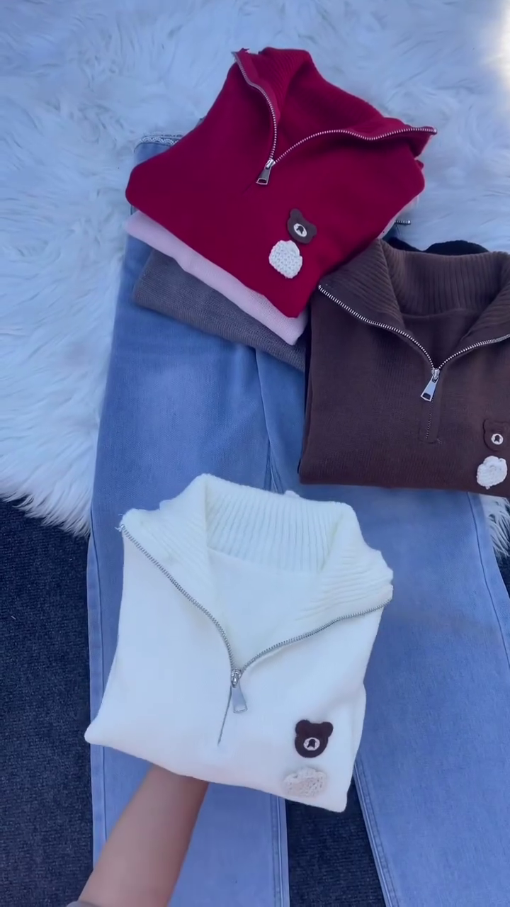 🧸💖 “Cozy Bear Charm Half-Zip Sweater Collection – Cute, Comfy & Winter-Perfect!” 💖🧸  Soft Knit • Warm Style • Adorable Everyday Wear