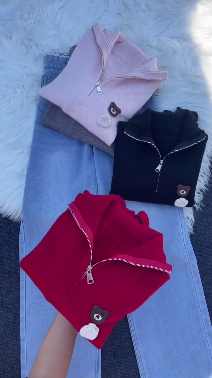 🧸💖 “Cozy Bear Charm Half-Zip Sweater Collection – Cute, Comfy & Winter-Perfect!” 💖🧸  Soft Knit • Warm Style • Adorable Everyday Wear