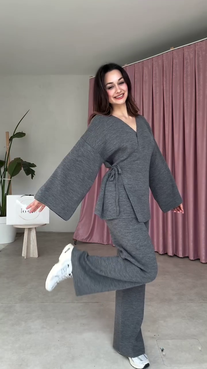 ✨🩶 “Luxury Wrap Knit 2-Piece Set – Cozy Elegance Redefined!” 🩶✨  Soft • Stylish • Minimal • Available in XXS–XXL + Multiple Colours & Designs