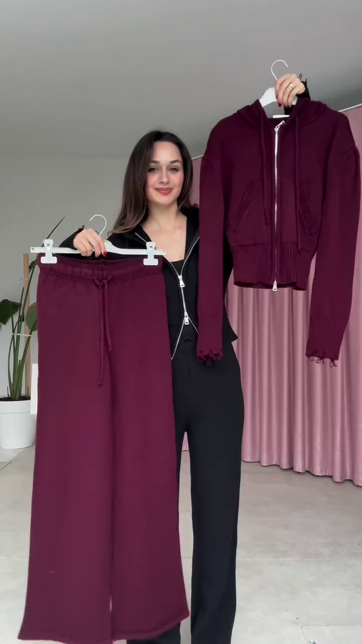 🍷✨ “Plush Luxe Knitwear Co-ord Set – Winter Chic Edition” ✨🍷  Available in Sizes XXS–XXL + Multiple Colours & Designs
