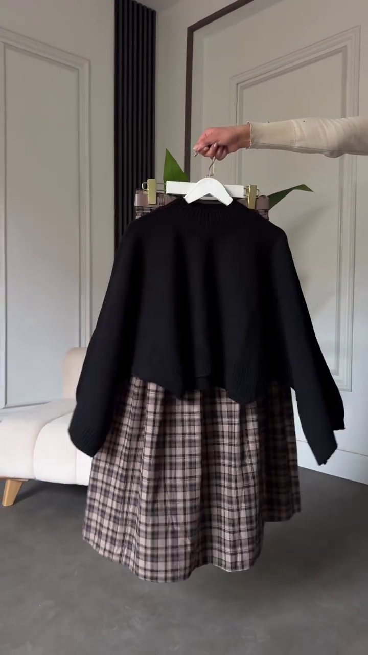 🍷 Burgundy Elegance Cape Sweater & Plaid Skirt Set – Cozy Luxe Statement | XXS–XXL ✨