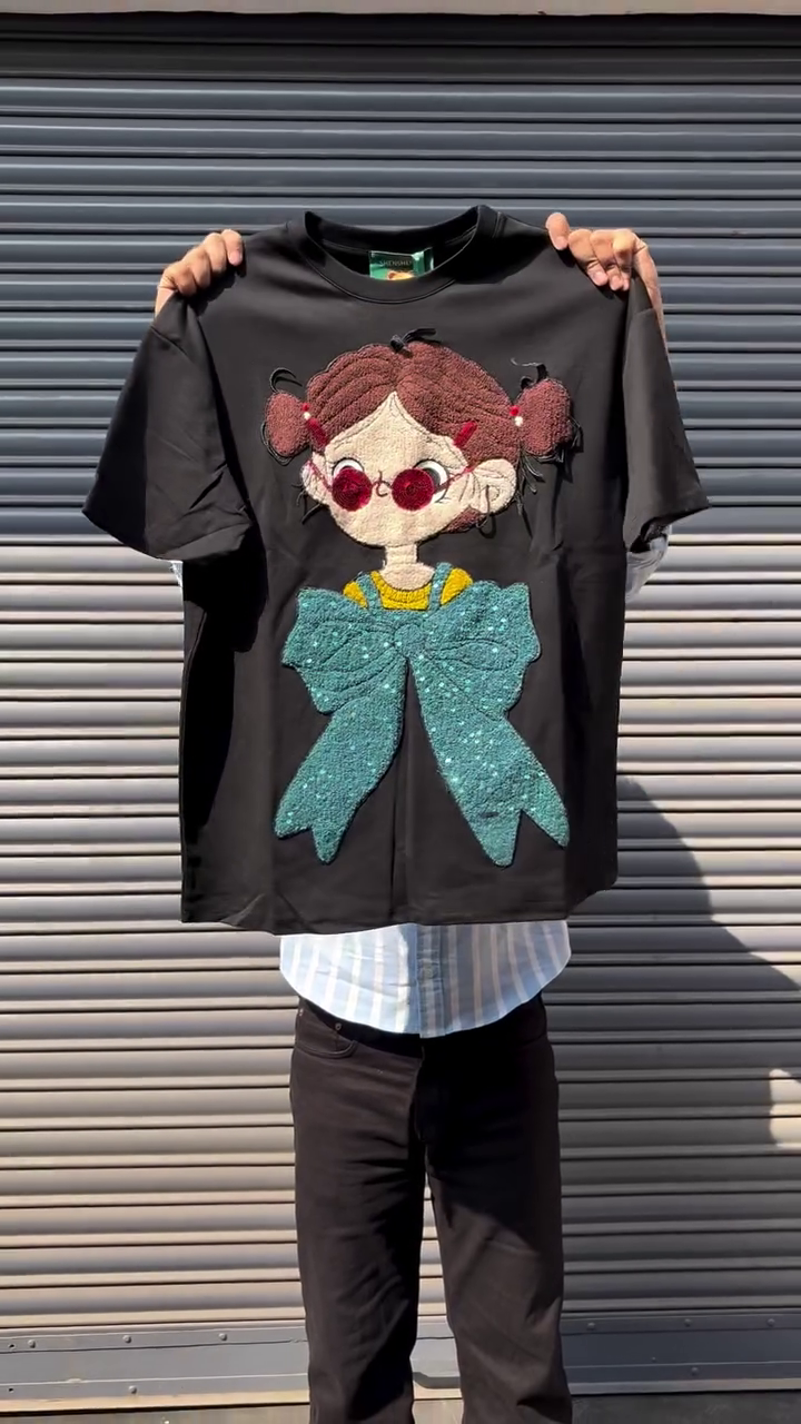 🎀 Cartoon Chic Oversized Graphic Tee – Statement Bow Girl T-Shirt | XXS–XXL 🖤✨
