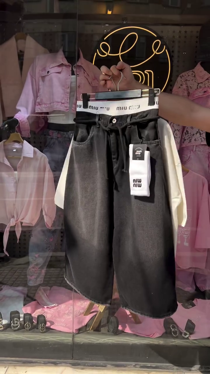 🤎 Urban Street Chic Tee & Denim Skirt Set – Trendy Casual Collection