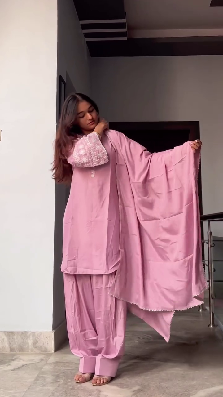 🌸 Elegant Embroidered Ethnic Suit Set – Timeless Grace Collection 🌸