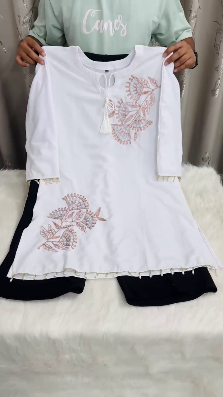 ✨ Chic Floral Embroidered Kurta Set – Minimal Elegance Edit ✨