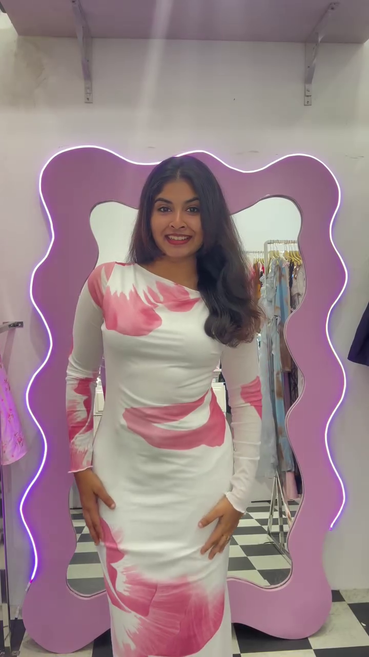 🌸 Pink Petal Bodycon Maxi Dress – Modern Elegance Collection 🌸