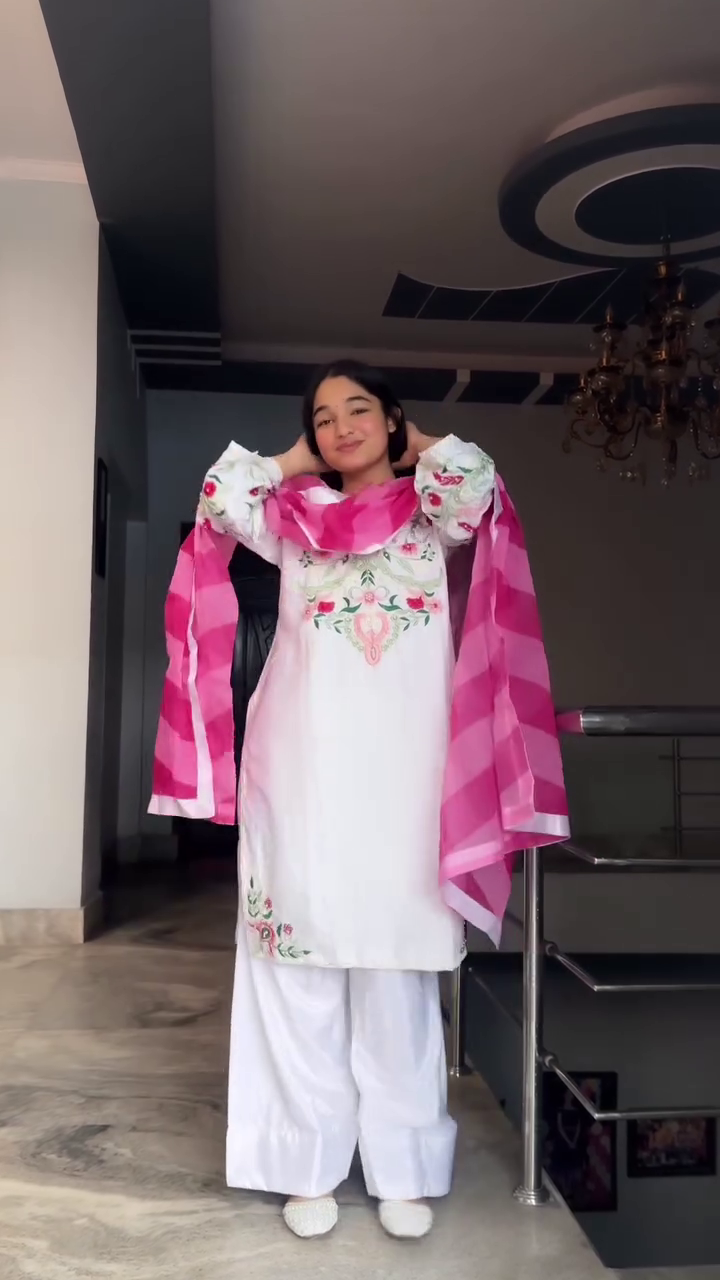 🌸 Pink Blossom Embroidered Kurta Set – Graceful Everyday Ethnic 🌸