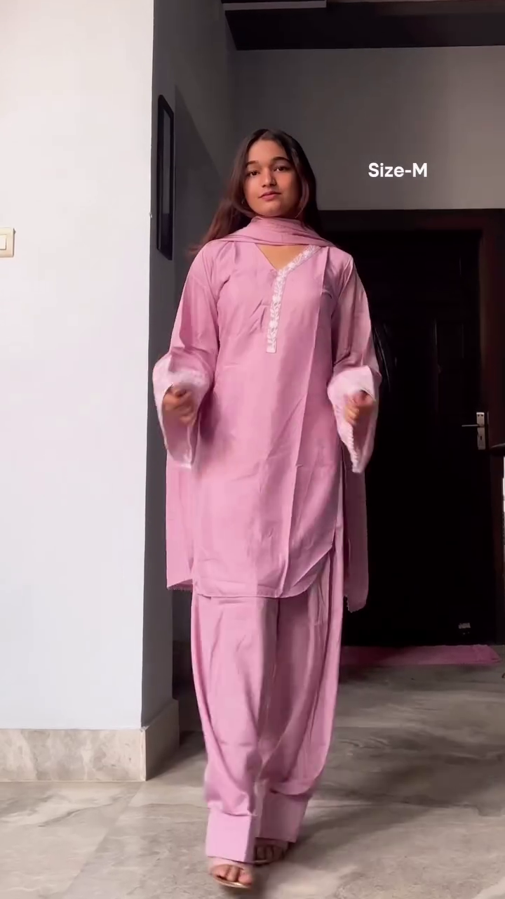 🌸 Pink Blossom Embroidered Kurta Set – Graceful Everyday Ethnic 🌸