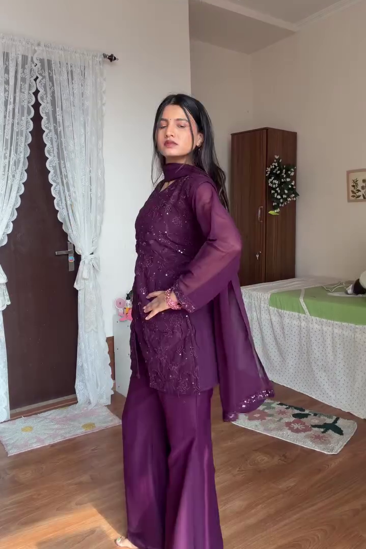 🖤 Noir Elegance Embroidered Kurta Set – Timeless Luxe Collection 🖤