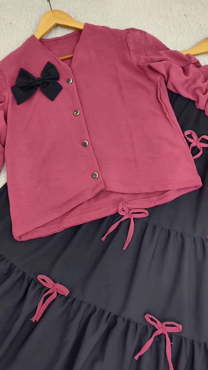 “Rosé Bow Charm Coord Set 🎀💖 | Buttoned Top & Tiered Skirt Set”