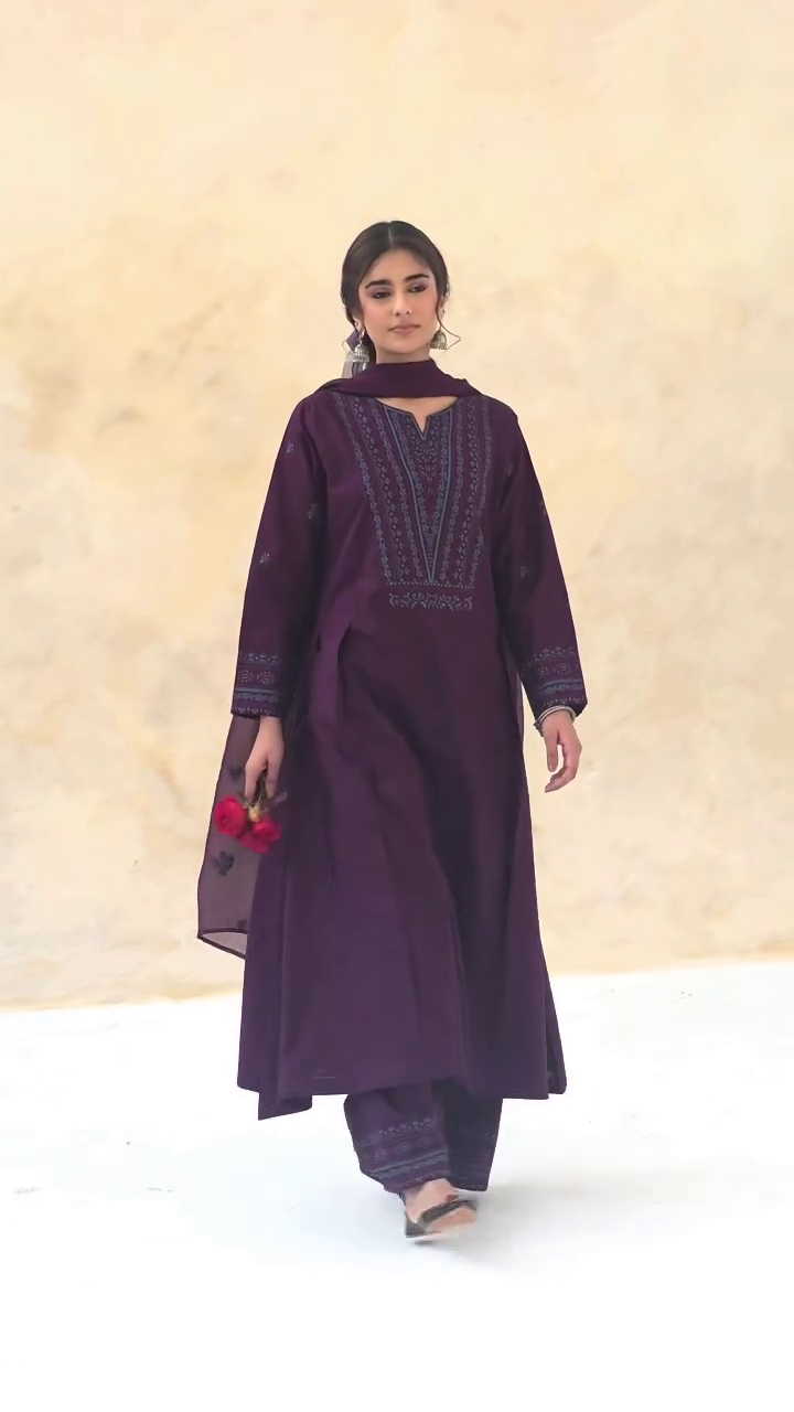 “Royal Plum Grace Suit Set 💜✨ | Elegant Embroidered Kurta with Dupatta”