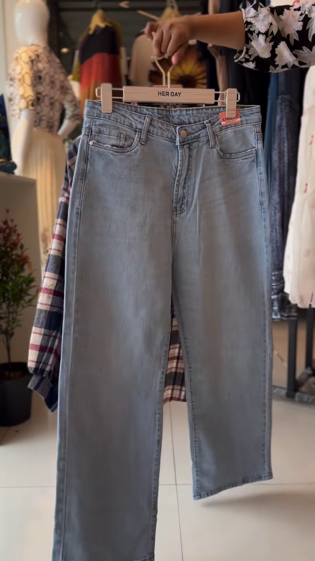 π Casual Plaid Shirt β A Wardrobe Must-Have! π - Image 2