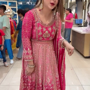 Elegant Pure Crepe Gown – A Timeless Statement of Grace