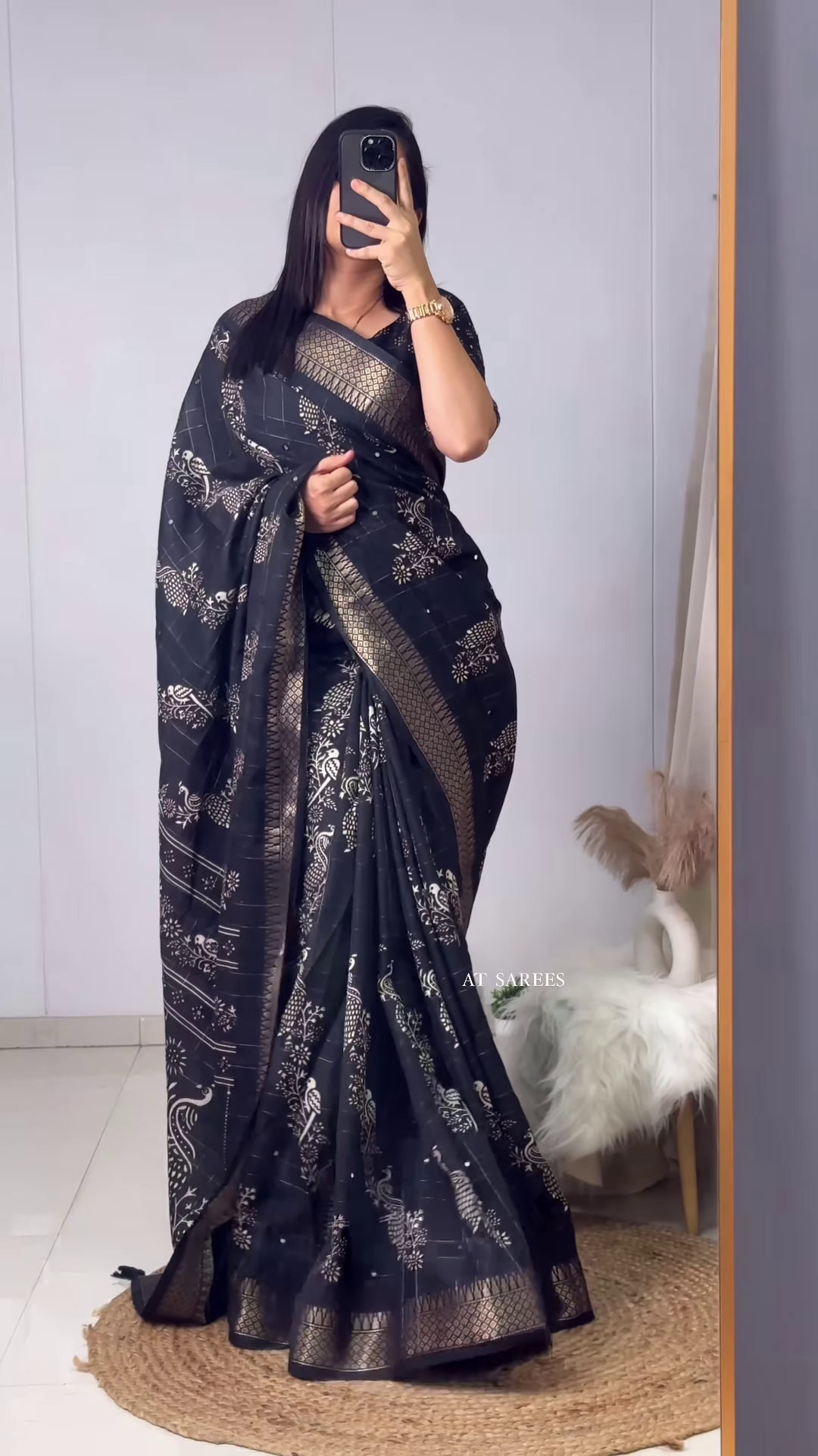 Banarasee Handwoven Crushed Tissue Saree With Lace-Multicolor - Image 4