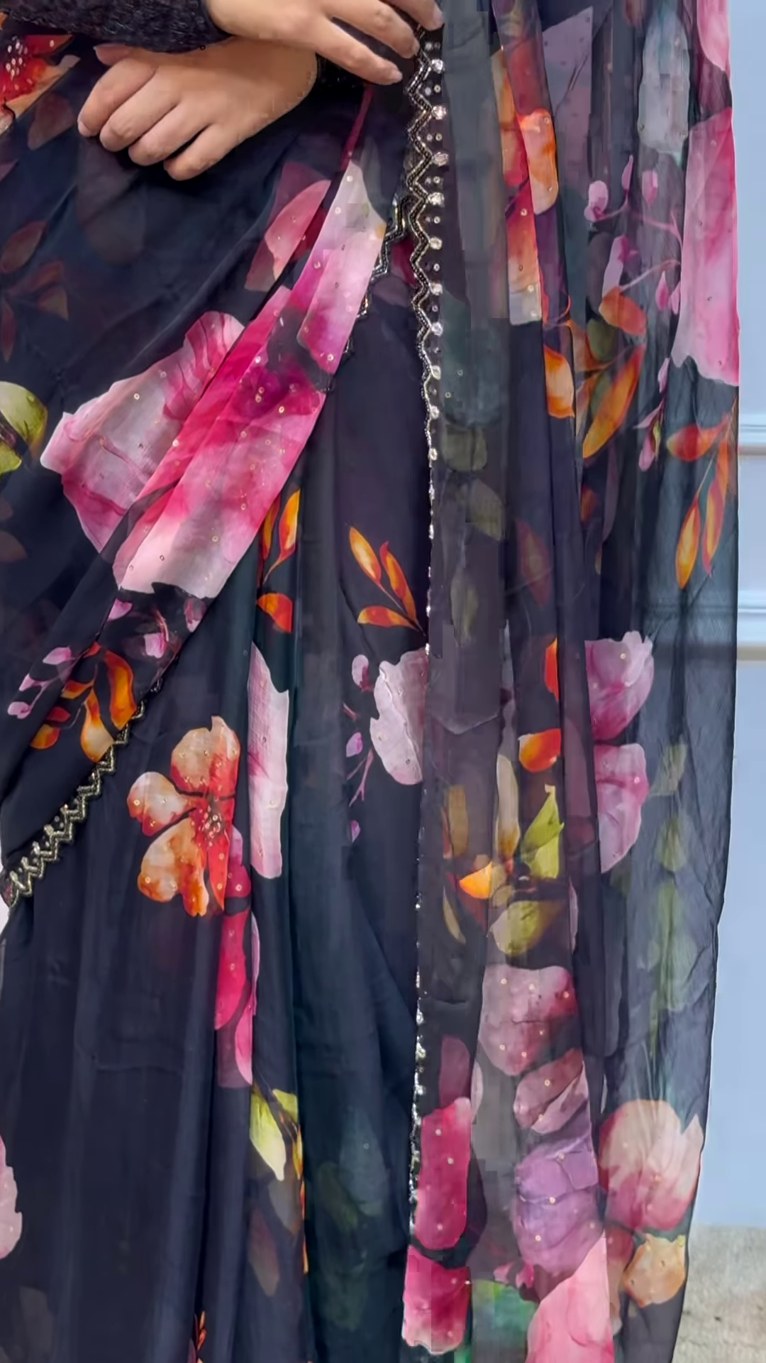 Black colour Shiffon Printed Saree with swaroski diamond work - Image 4
