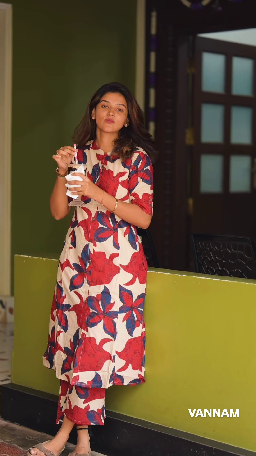 Vibrant Red & Blue Floral Kurti Set – Chic & Comfortable Ethnic Wear - Image 3