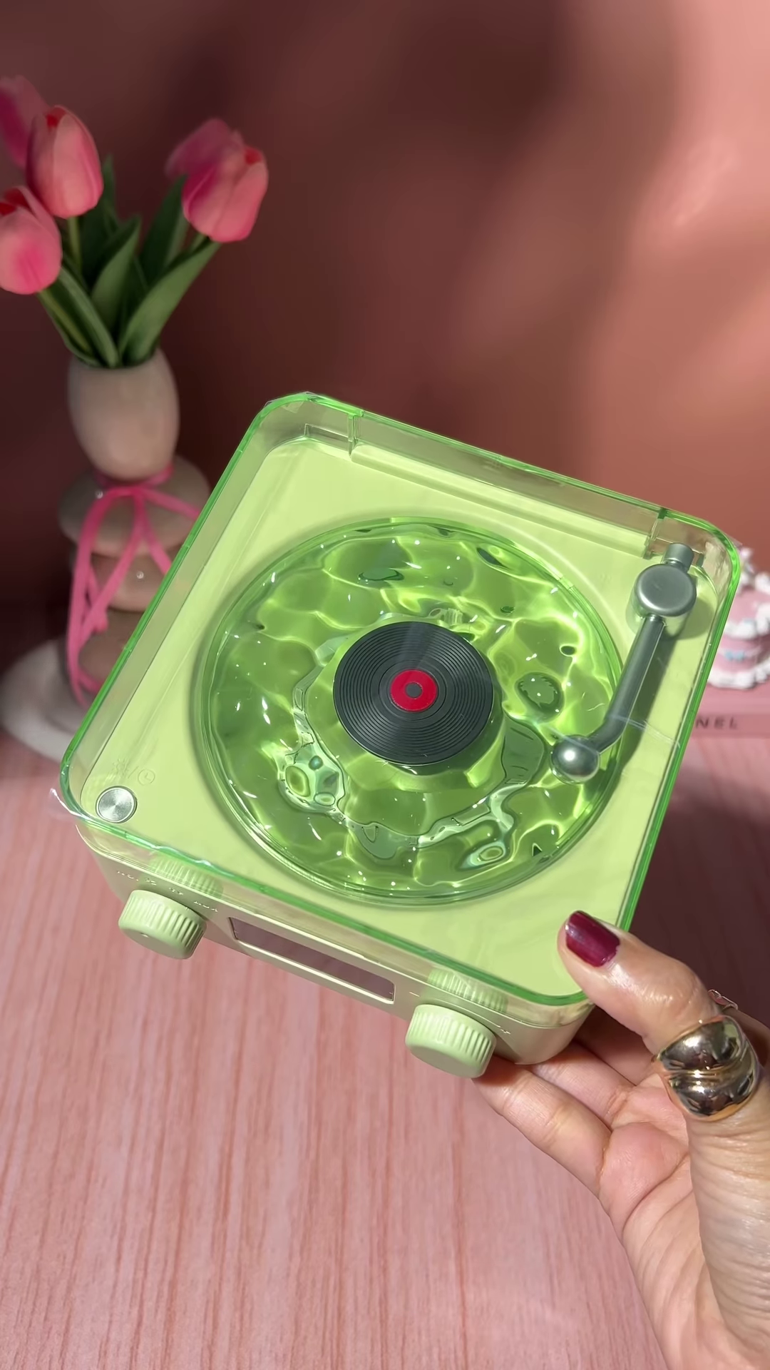 โRetro Vibes Meet Mesmerizing Light ๐๐ถโ