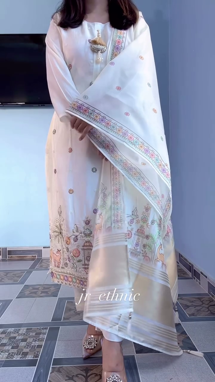 Embroidered Ethnic Set | Festive Wear Kurti Set | Ethnic Wear | Party Wear V-Neck Kurta Set | - Image 6