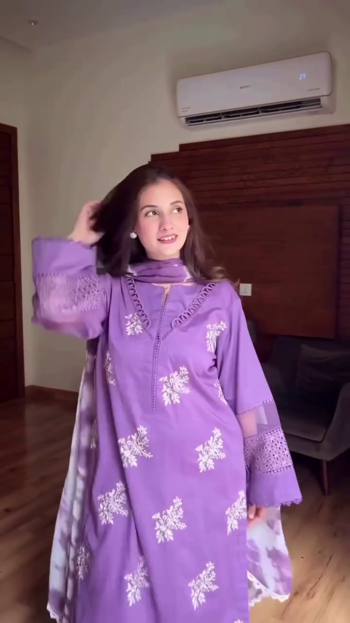 DESIGNER WEAR EXCLUSIVE SUIT IN ROMAN SILK FABRIC TOP AND PANT WITH SILVER CHIFFON - Image 5