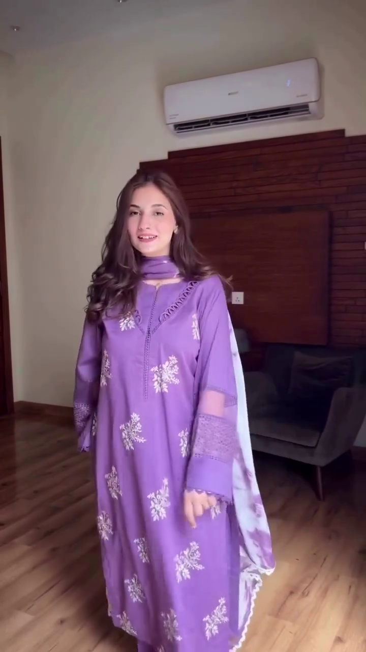 DESIGNER WEAR EXCLUSIVE SUIT IN ROMAN SILK FABRIC TOP AND PANT WITH SILVER CHIFFON - Image 6