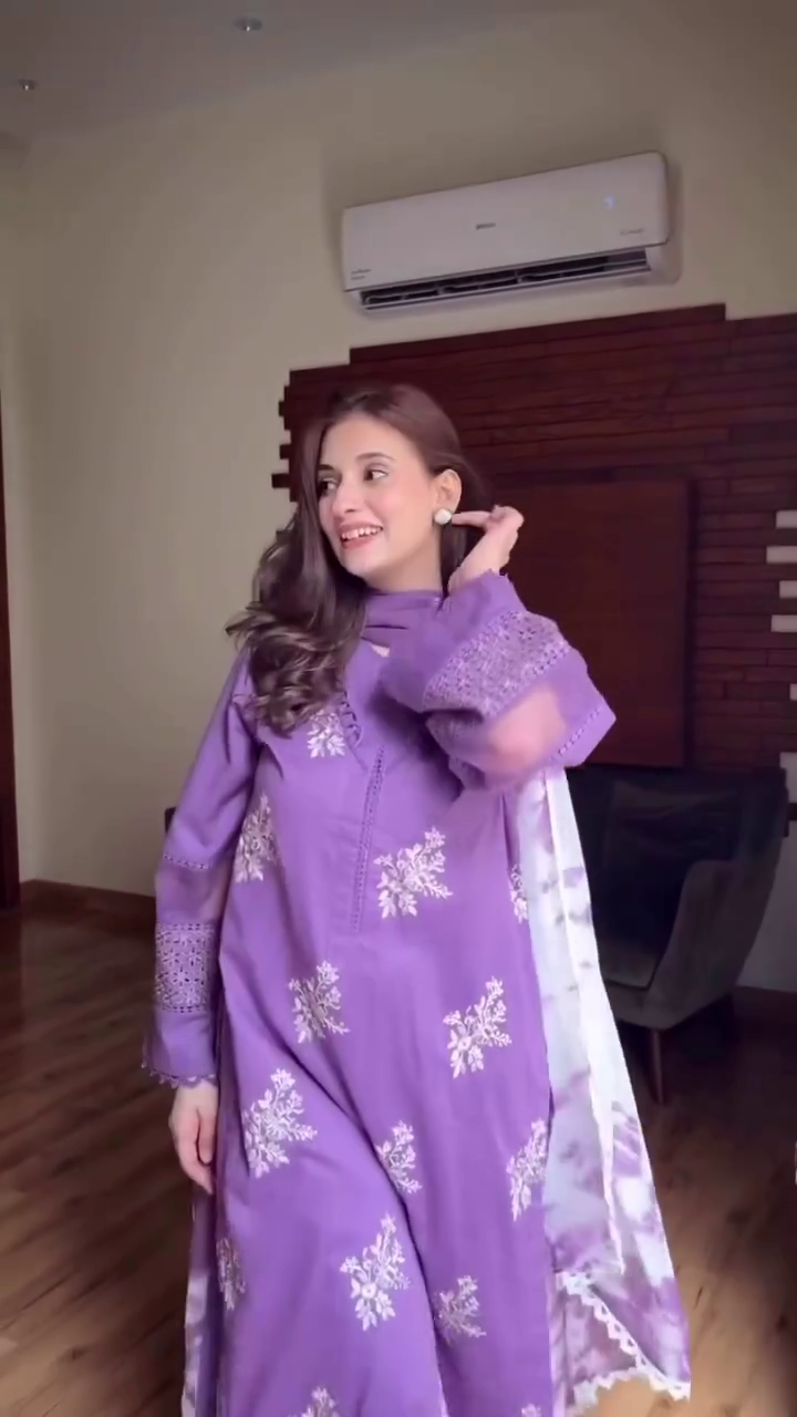 DESIGNER WEAR EXCLUSIVE SUIT IN ROMAN SILK FABRIC TOP AND PANT WITH SILVER CHIFFON - Image 7